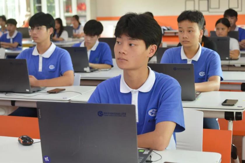 新学期的第二周，深圳市携创高级技工学校萌新都在忙些啥？――深圳市携创高级技工学校